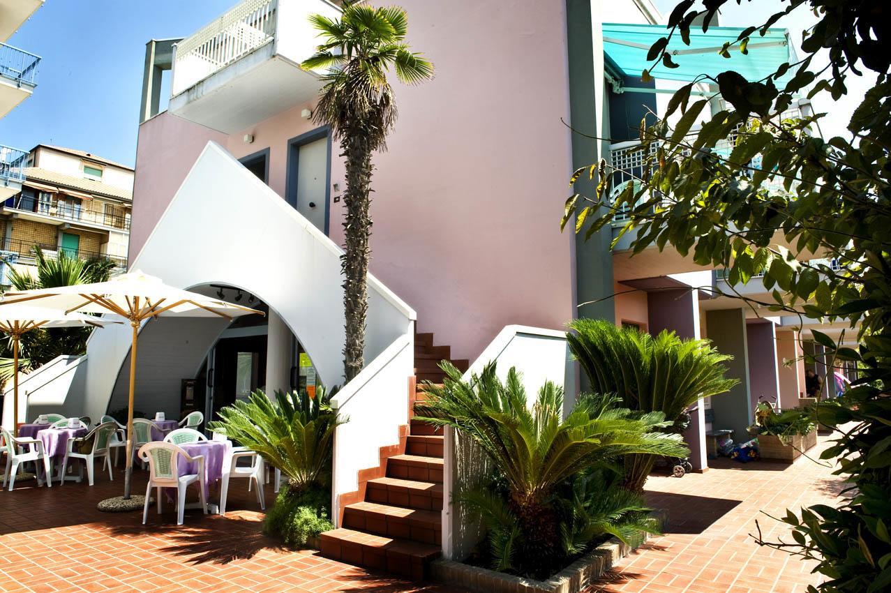 Residence Mediterraneo ซัน เบเนเดตโต เดล ตรอนโต ภายนอก รูปภาพ